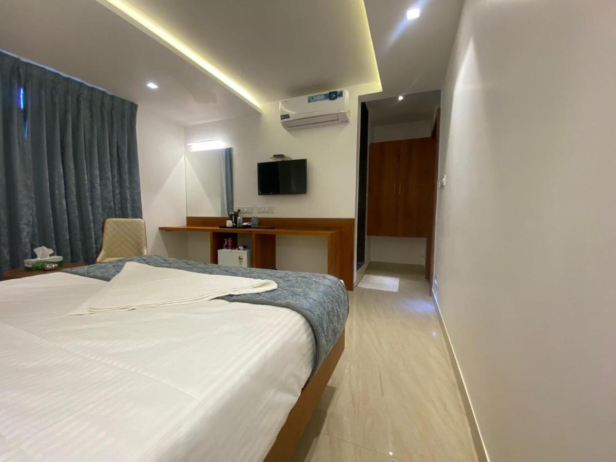 The Urban Hive Hotel Белгаум Екстериор снимка