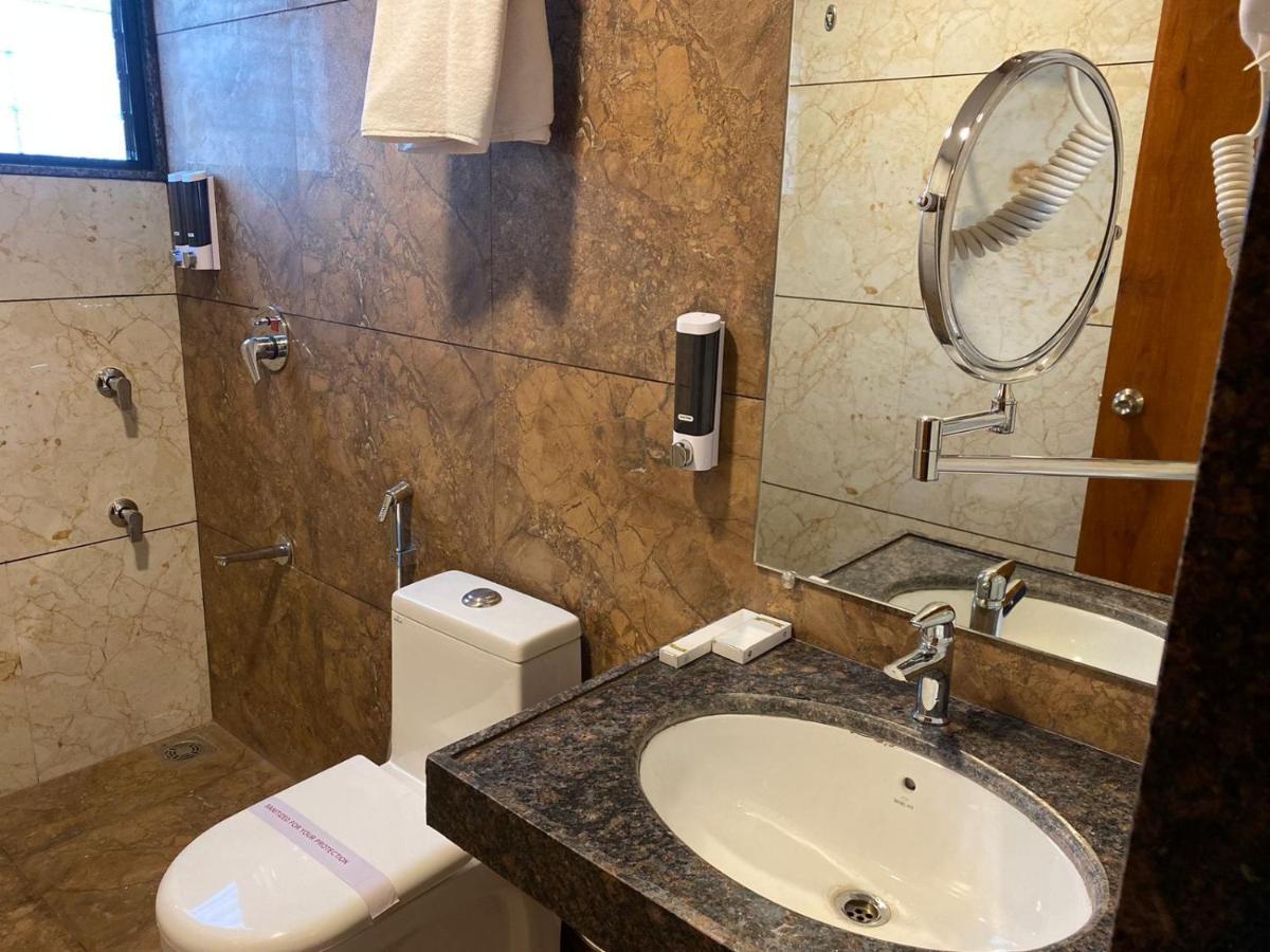 The Urban Hive Hotel Белгаум Екстериор снимка