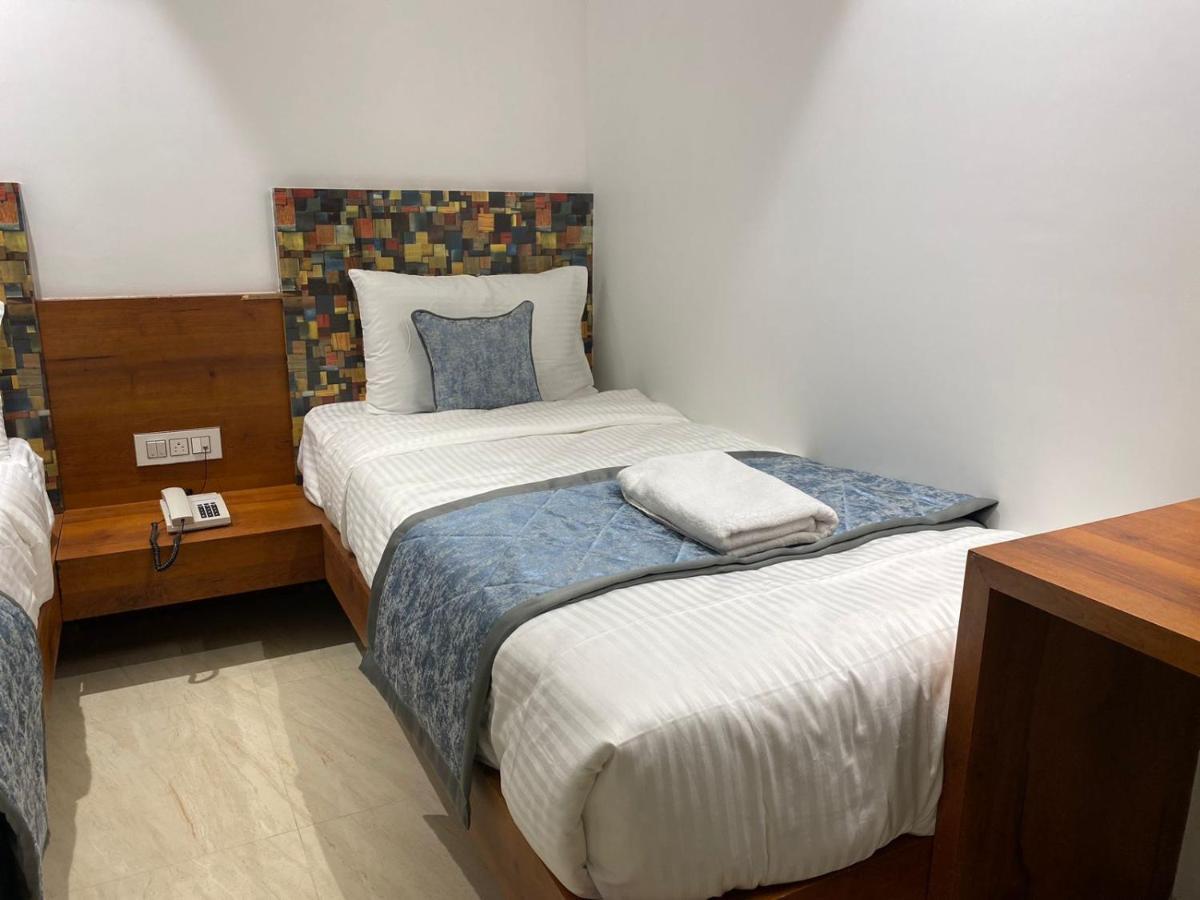 The Urban Hive Hotel Белгаум Екстериор снимка