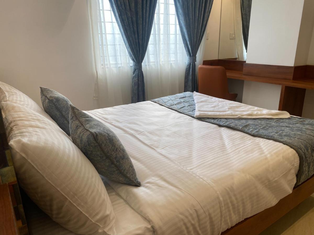 The Urban Hive Hotel Белгаум Екстериор снимка