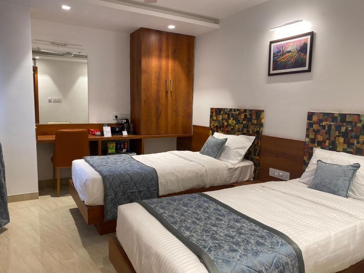 The Urban Hive Hotel Белгаум Екстериор снимка