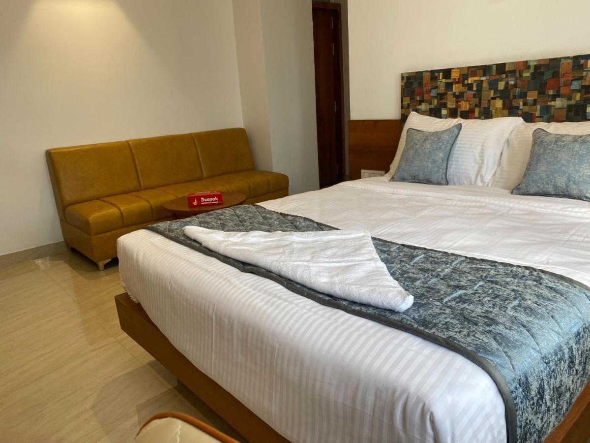 The Urban Hive Hotel Белгаум Екстериор снимка