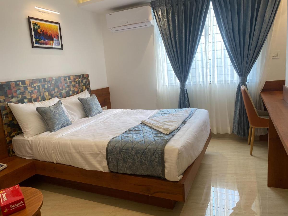 The Urban Hive Hotel Белгаум Екстериор снимка