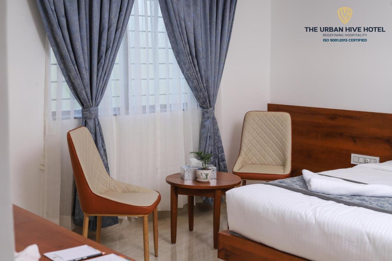 The Urban Hive Hotel Белгаум Екстериор снимка