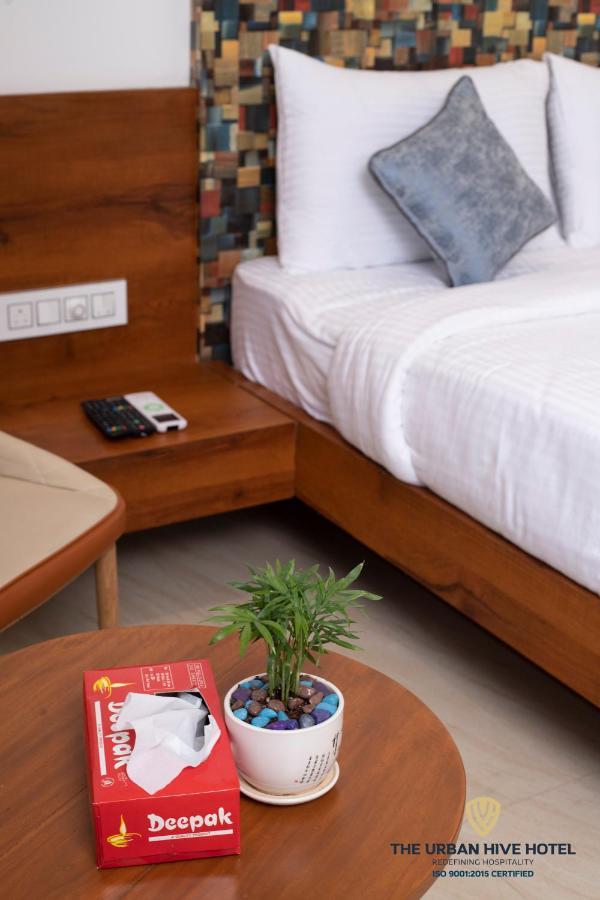 The Urban Hive Hotel Белгаум Екстериор снимка