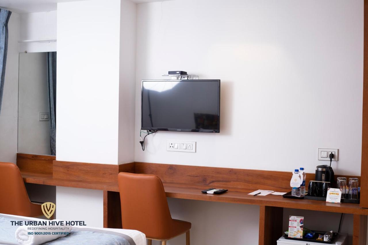 The Urban Hive Hotel Белгаум Екстериор снимка