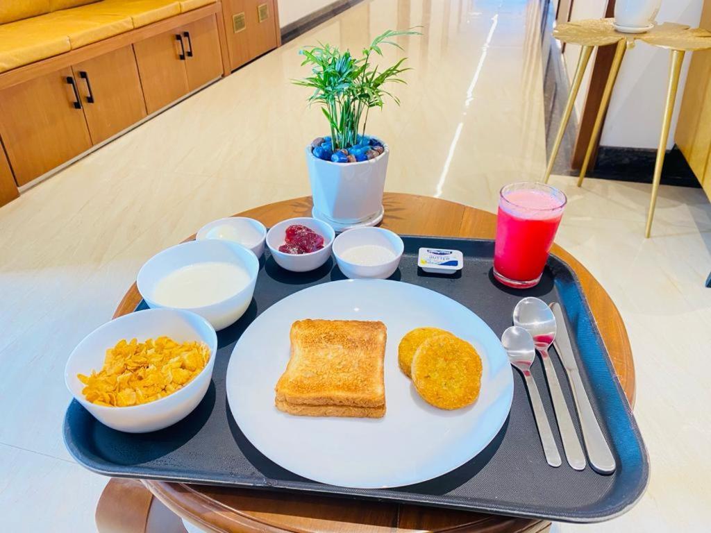 The Urban Hive Hotel Белгаум Екстериор снимка