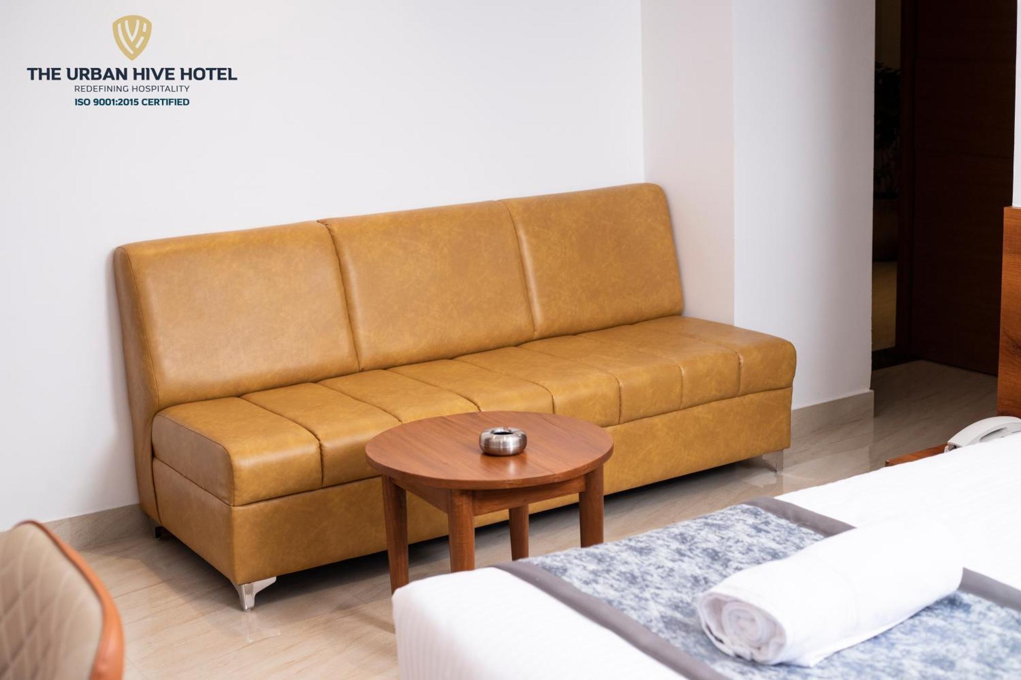 The Urban Hive Hotel Белгаум Екстериор снимка