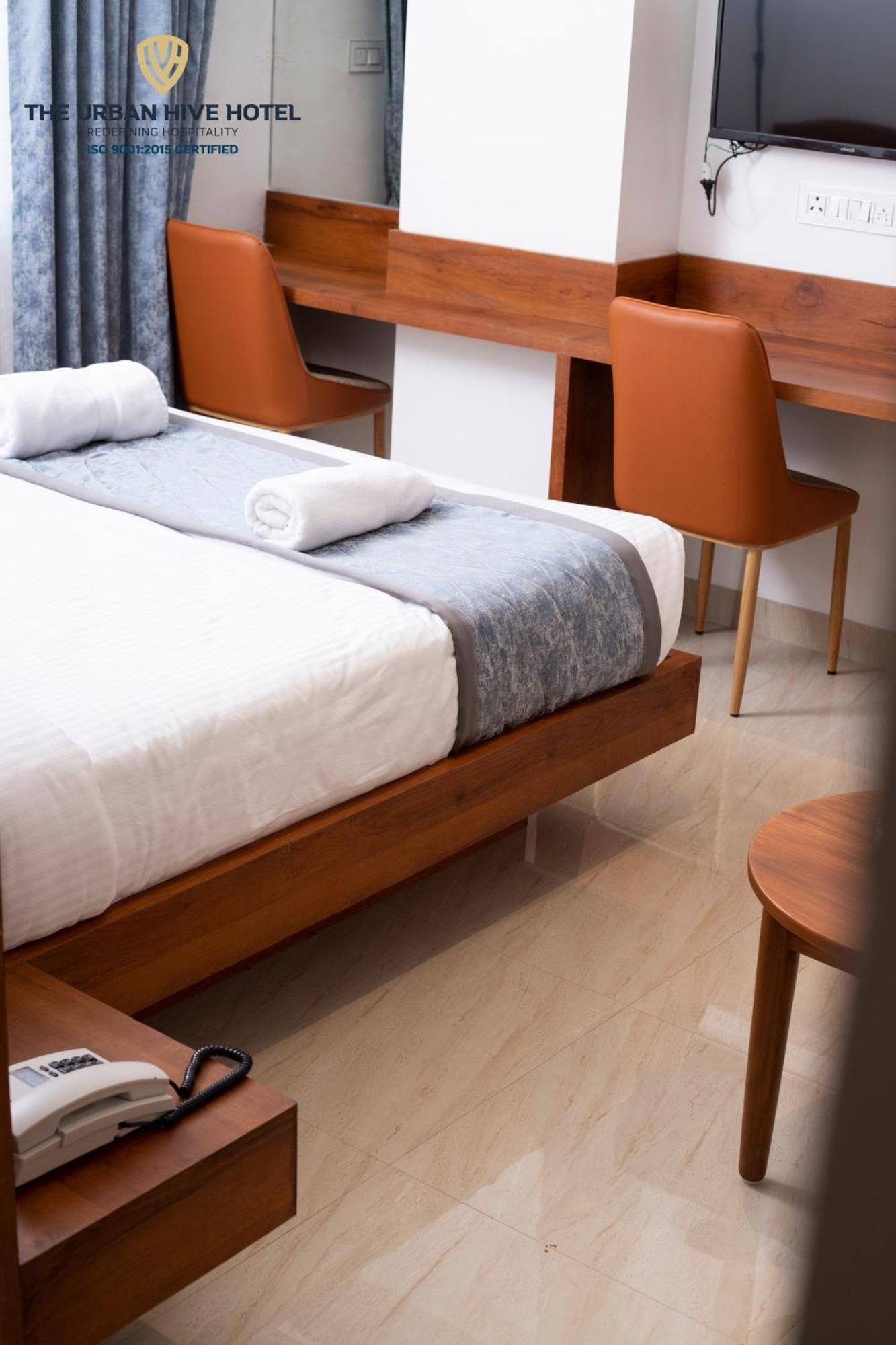 The Urban Hive Hotel Белгаум Екстериор снимка